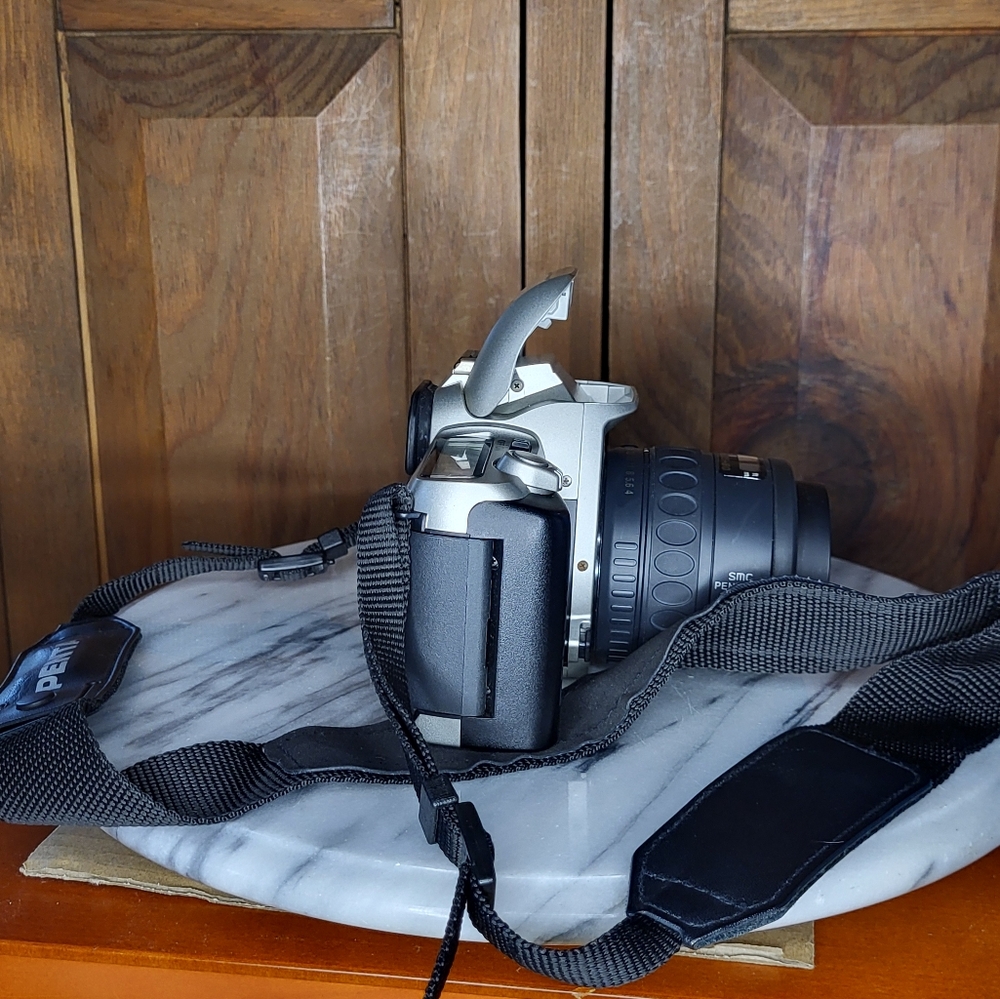 Pentax Black and Silver Film SLR Camera with Manual Controls - Picture 7 of 15